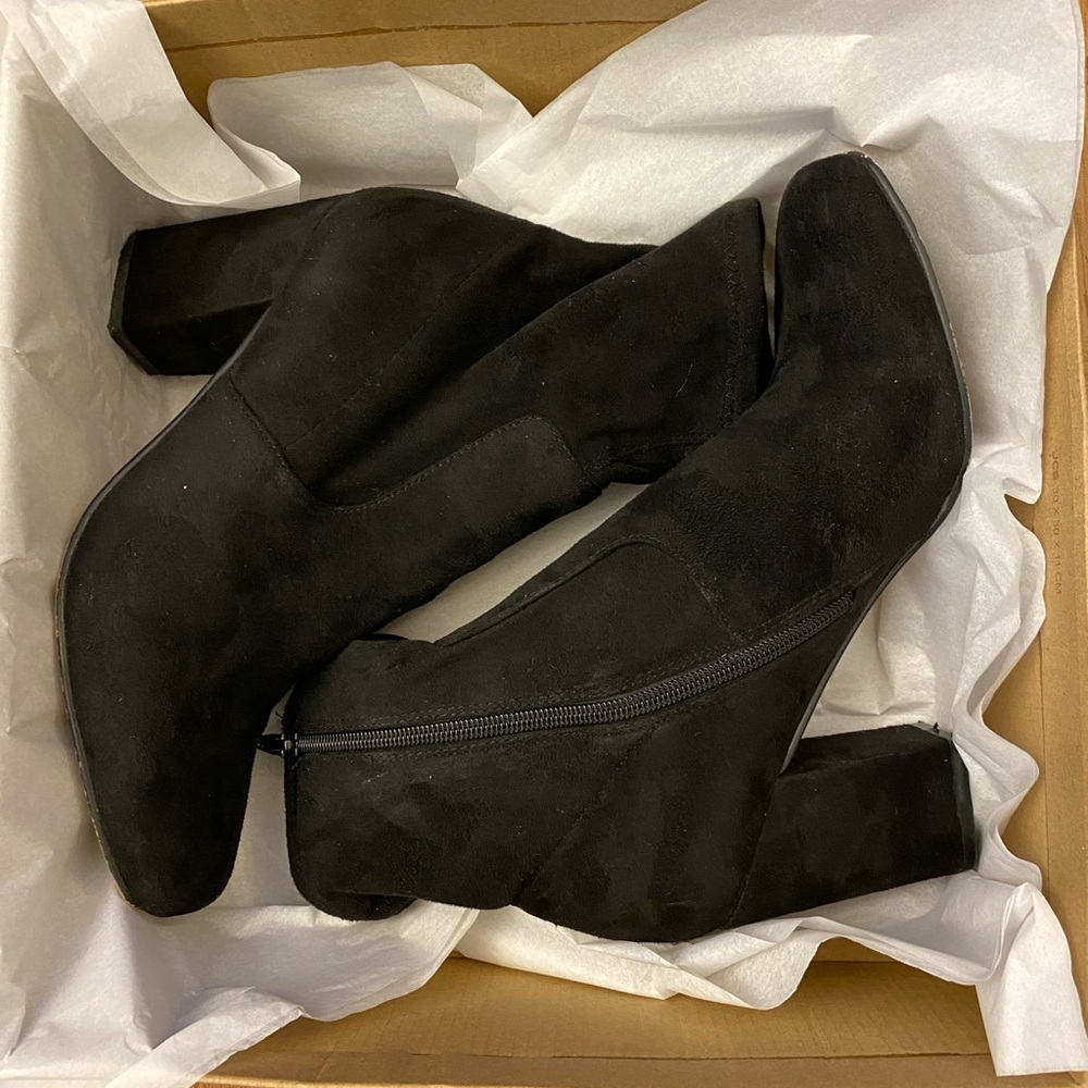 Steve Madden Evana faux suede booties, size 8.5